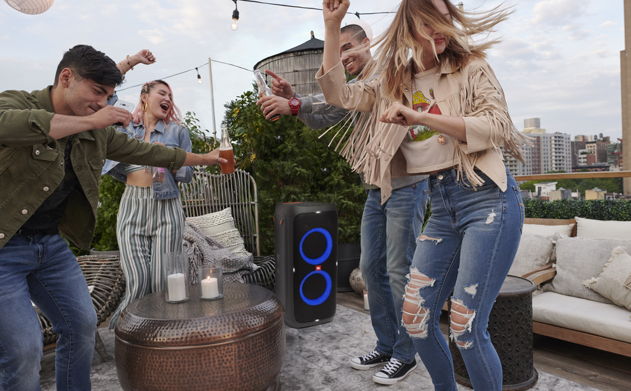 JBL_Partybox_310_Lifestyle01_9